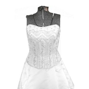 Like New Stunning White Wedding Dress